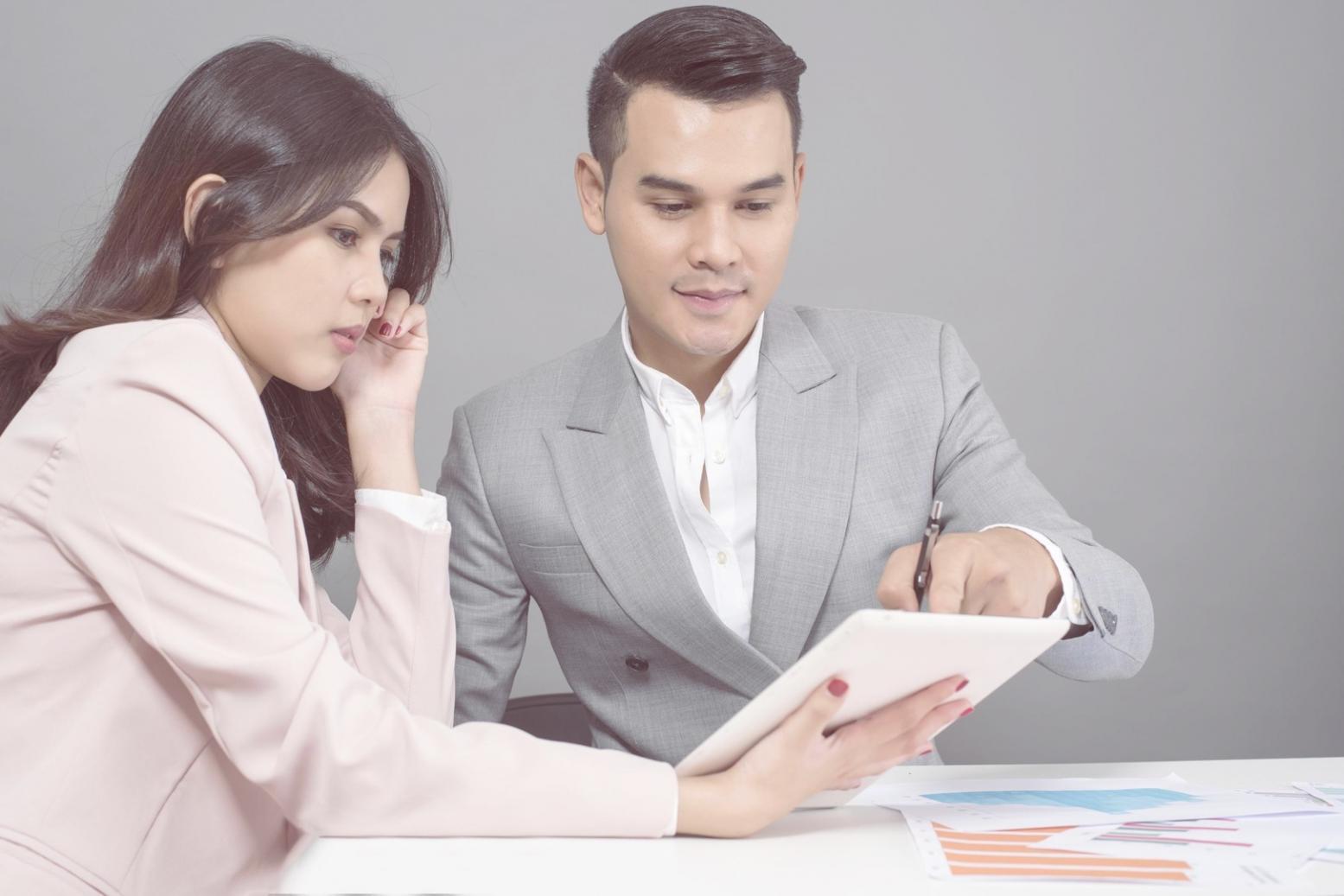 Echipă corporate în sesiune de training